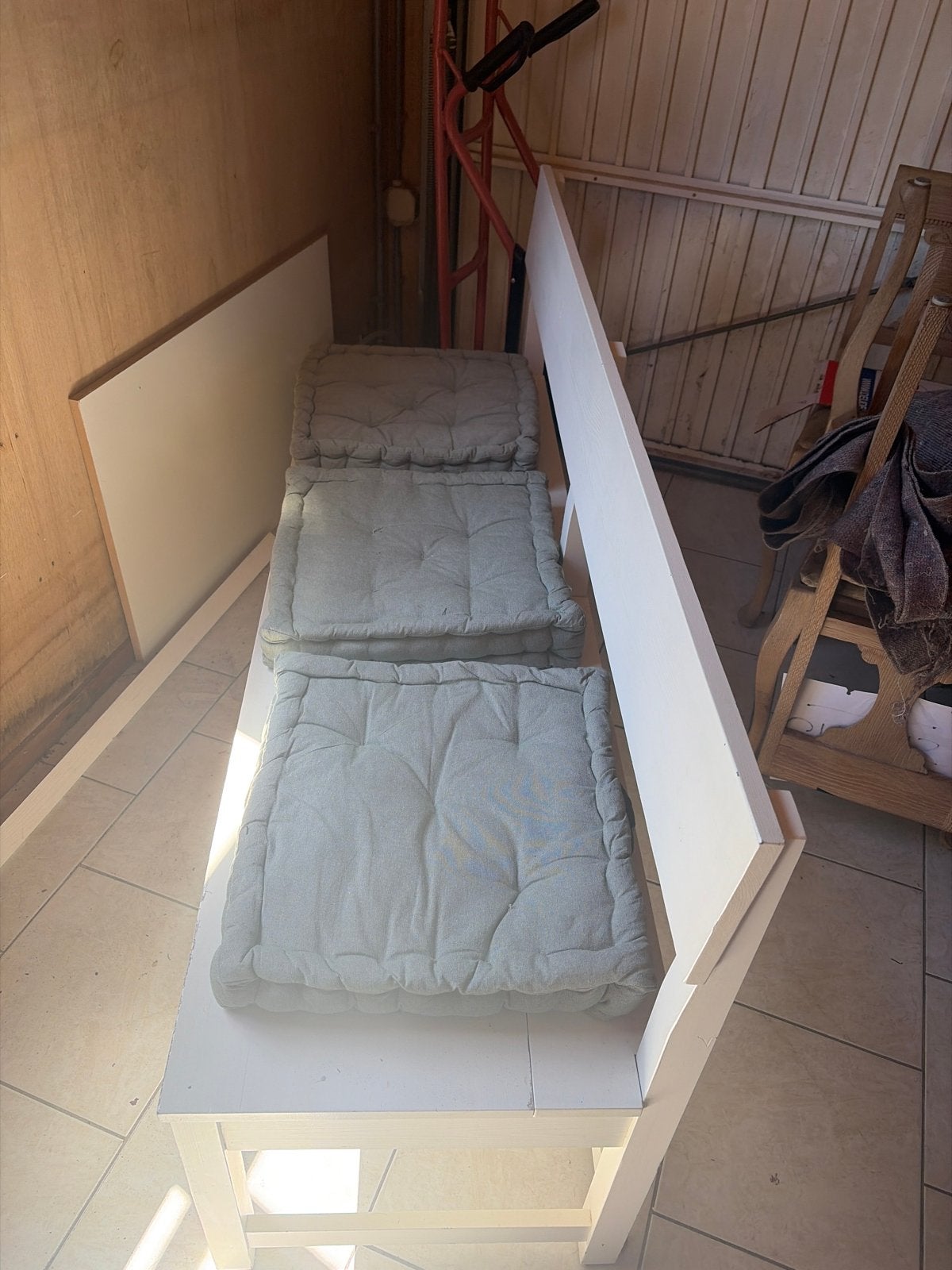 Witte bank met groene kussens, Ophalen, Gebruikt, Hout