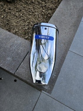 Mooie antieke zeepdispenser Viruly gouda van chroom zware kw, Ophalen of Verzenden