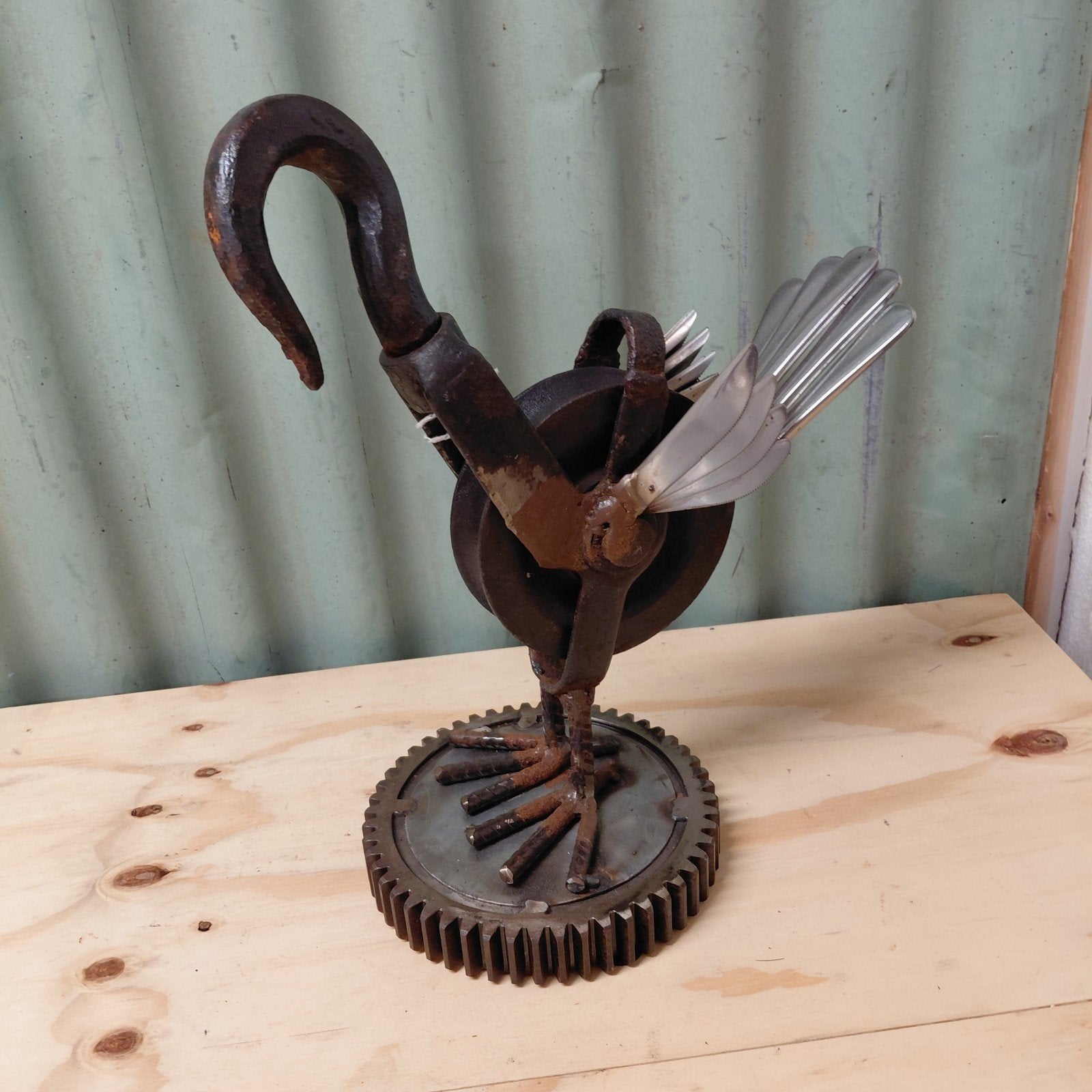 Metalen vogel van oud katrol - hergebruik - upcycling, Huis en Inrichting, Woonaccessoires | Overige, Ophalen of Verzenden, Metaal