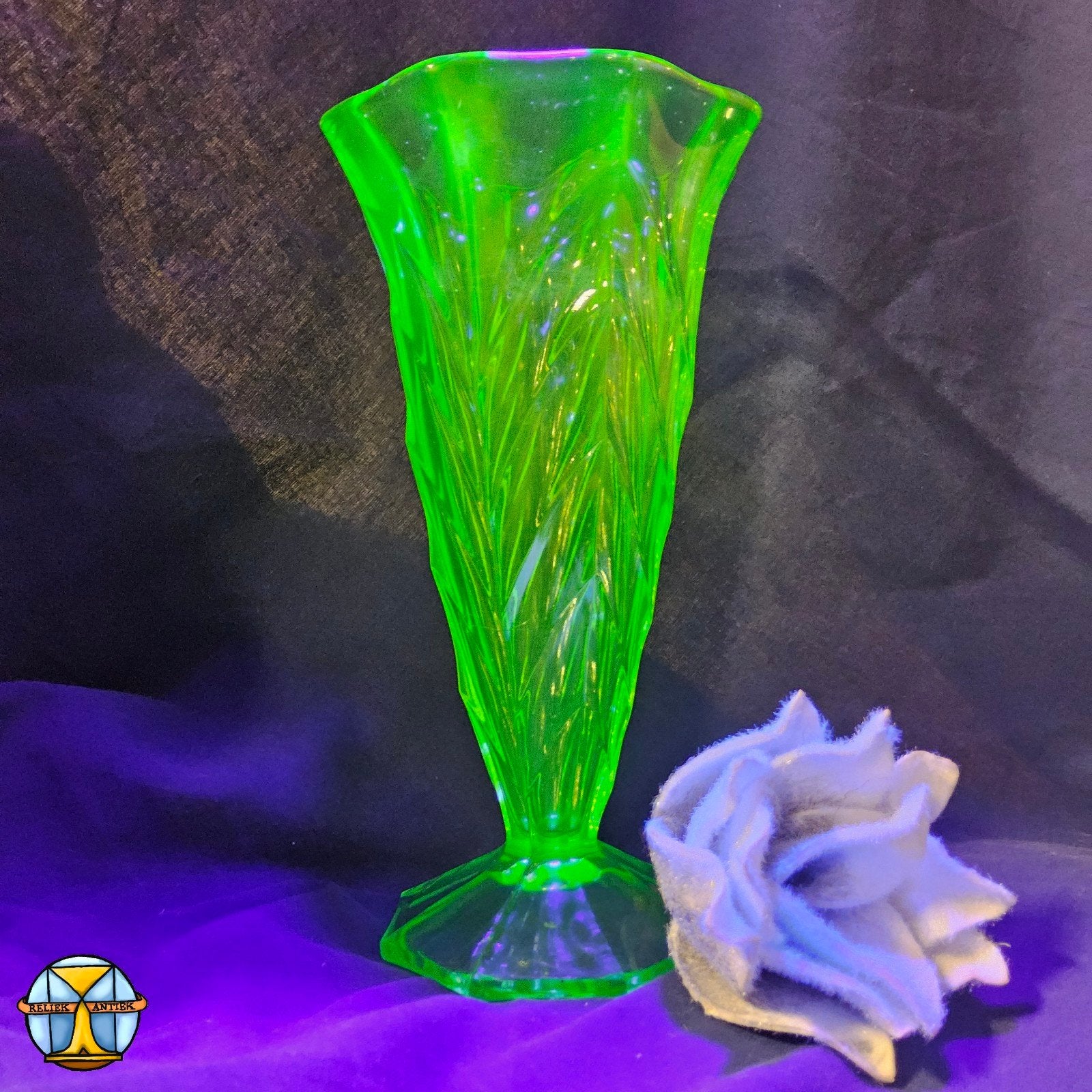 Antieke Art Deco Bohemin Uranium vaas / glas geometrisch, Ophalen of Verzenden