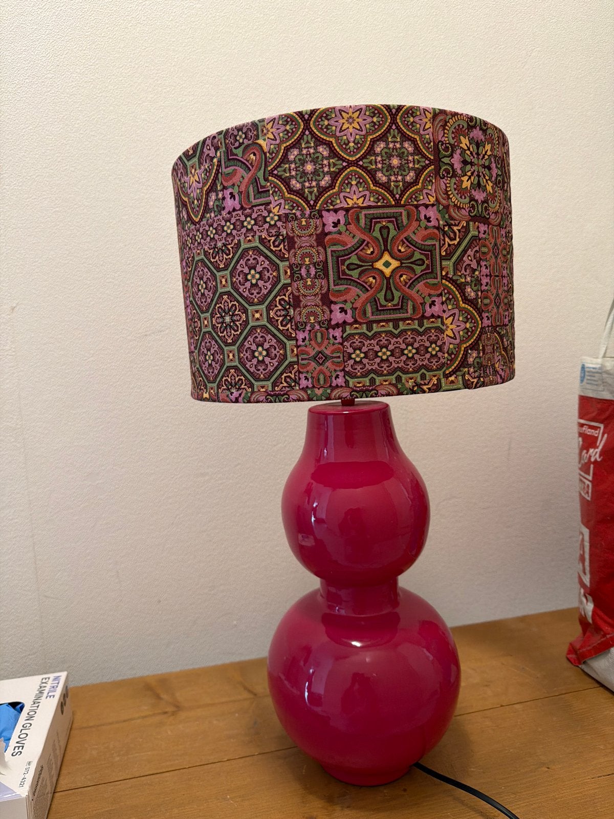 Roze tafellamp met kleurrijke kap, Ophalen of Verzenden, Zo goed als nieuw, Overige materialen, Roze