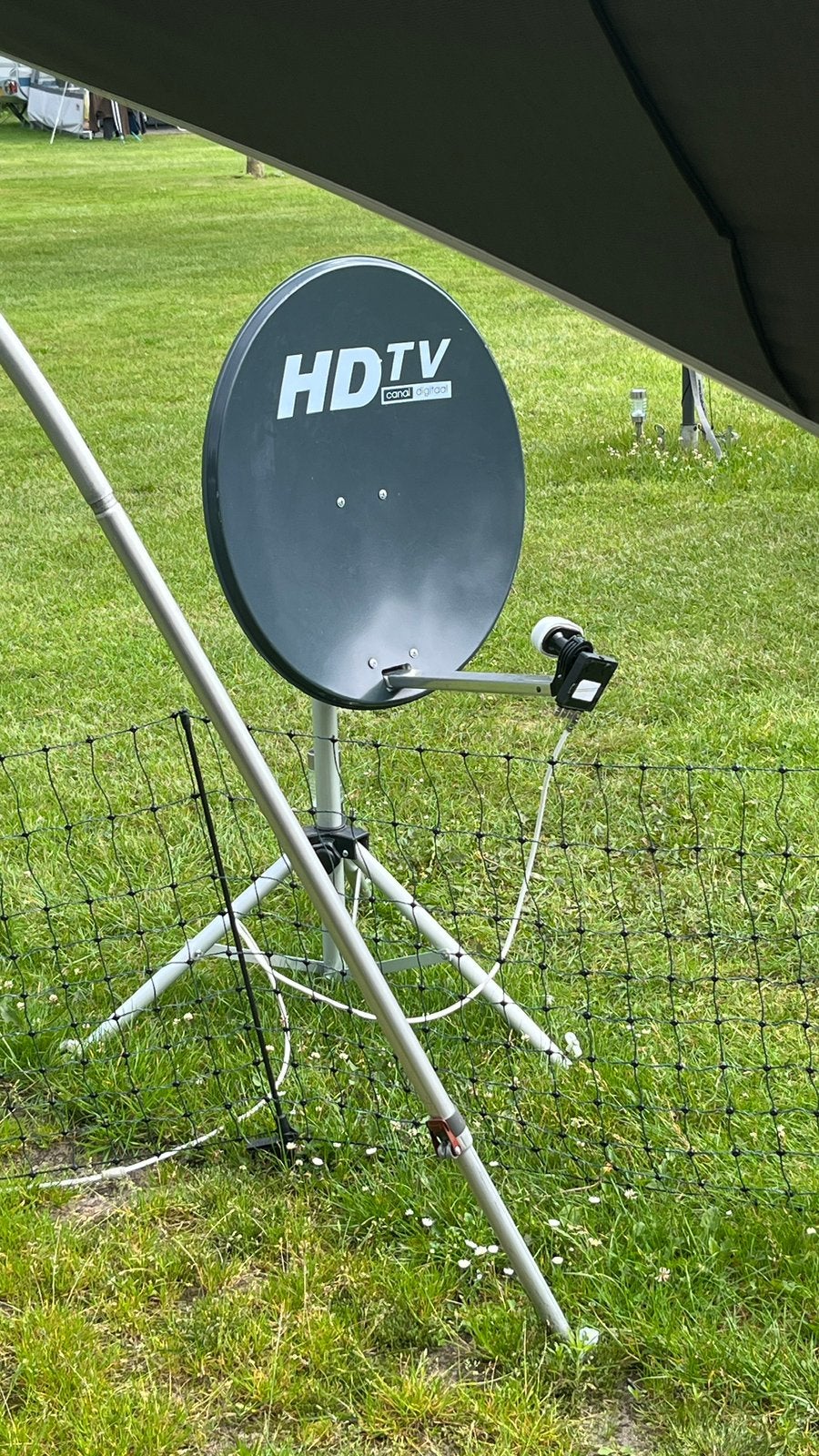 Te koop complete TV schotel 2x ontvangers + 2 kaarten. enz., Ophalen, Zo goed als nieuw