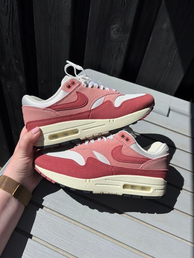 Nike Airmax 1 | Red Stardust, Kleding | Dames, Schoenen, Ophalen, Zo goed als nieuw, Sneakers of Gympen