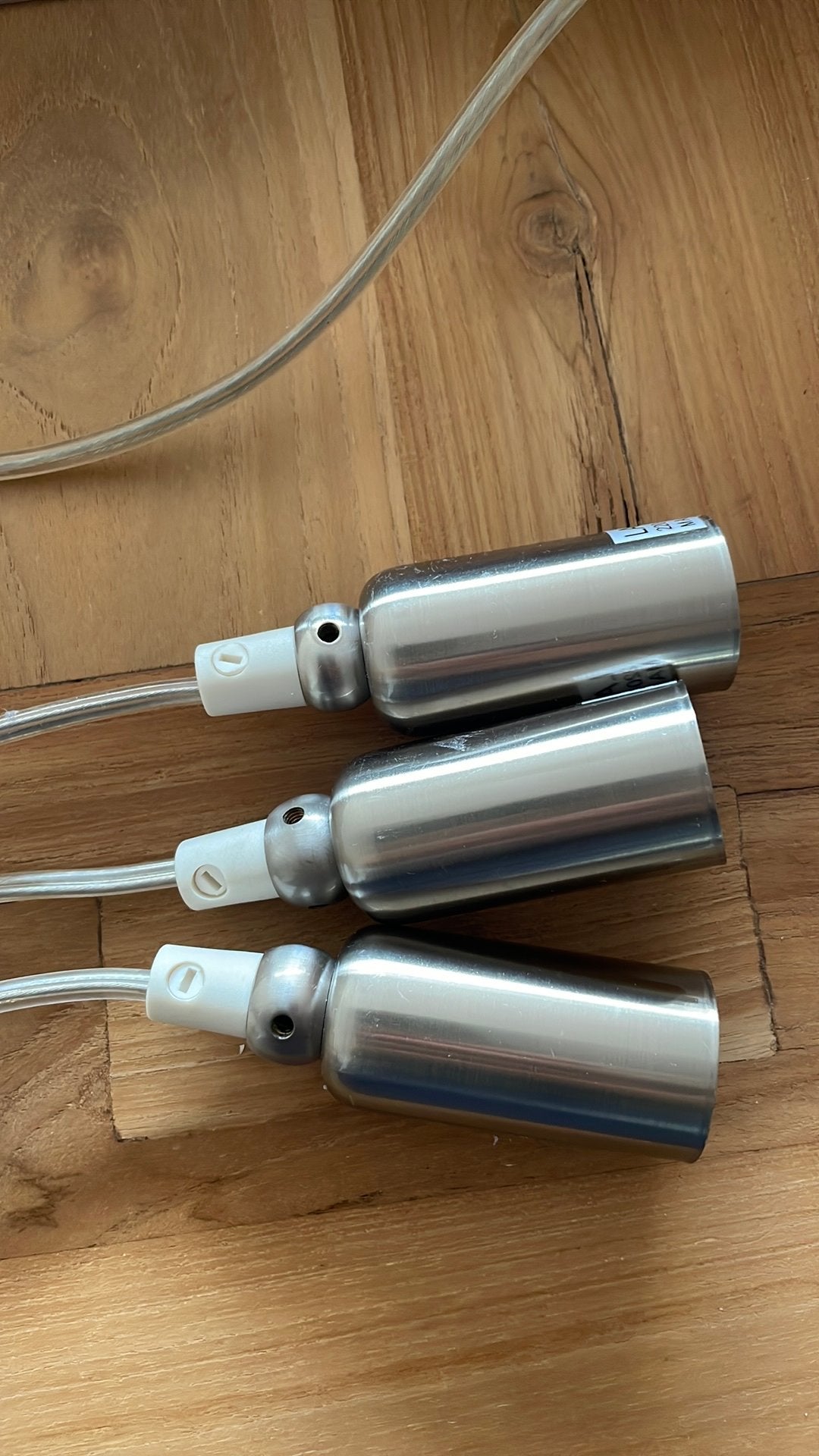 Nieuwe hanglamp met 3 lichtpunten, Huis en Inrichting, Lampen | Hanglampen, Ophalen of Verzenden, Nieuw, Metaal, Strak