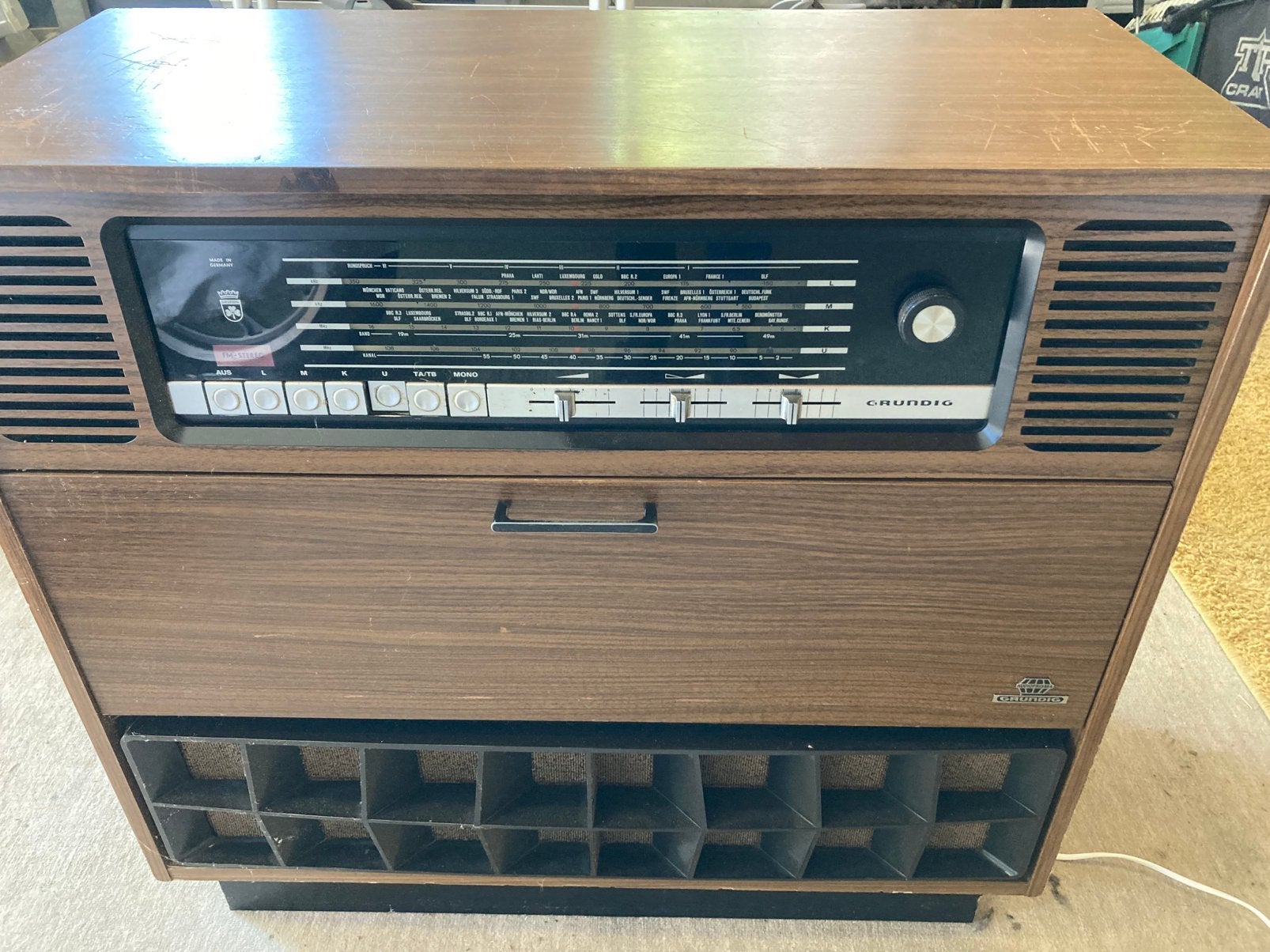 Grundig Radiomeubel, met pickup. Speelt., Ophalen