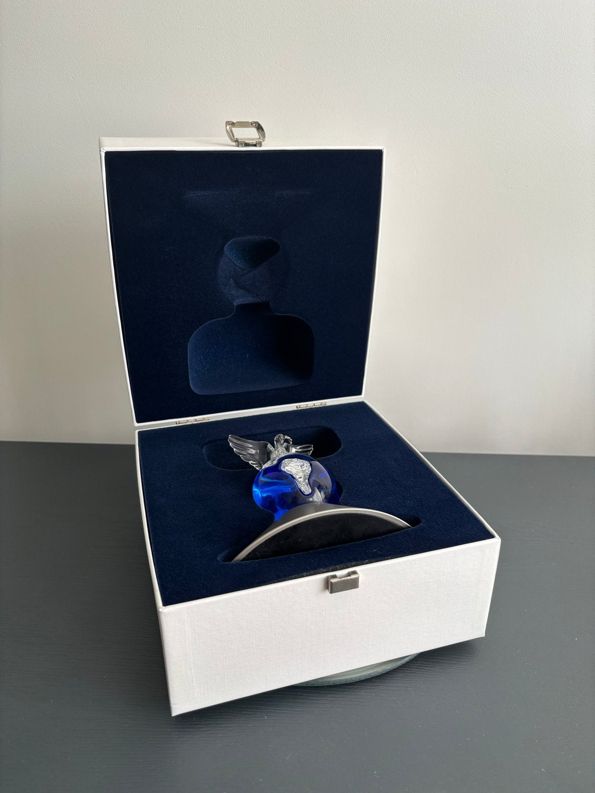 Swarovski Planet Earth 2000 Millennium edition., Verzamelen, Ophalen of Verzenden, Zo goed als nieuw, Figuurtje