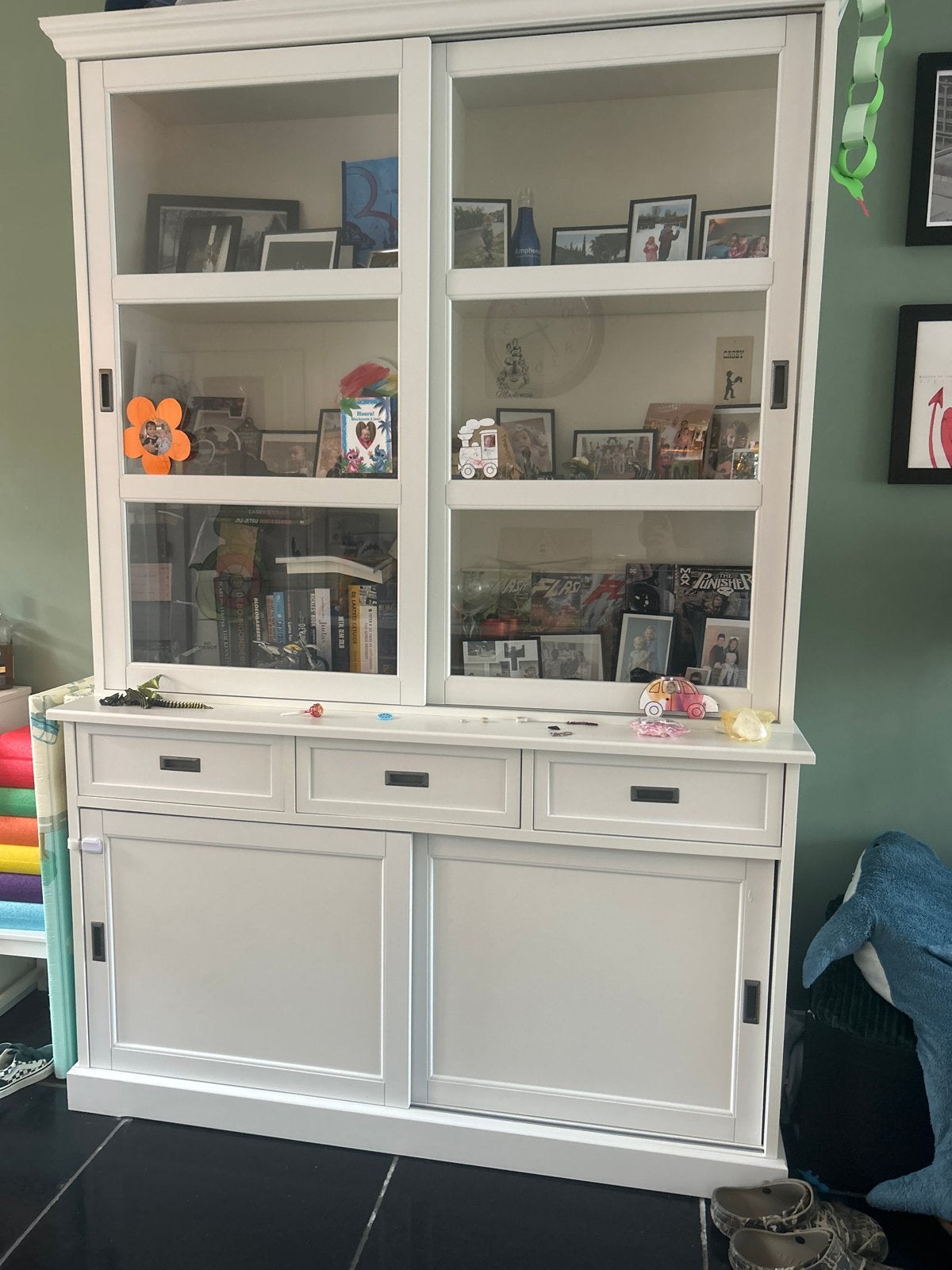 Witte IKEA vitrinekast met schuifdeuren en lades, Ophalen, Gebruikt, 100 tot 150 cm, 200 cm of meer