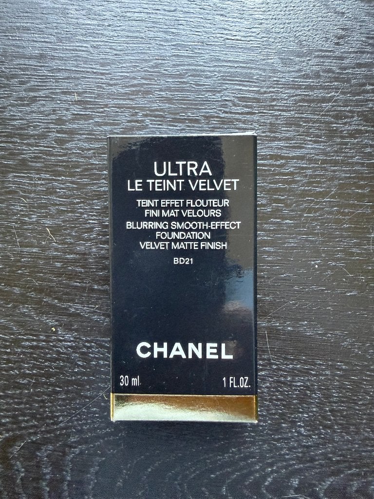 CHANEL foundation ULTRA Le teint velvet BD21, Gehele gezicht, Beige, Nieuw, Ophalen of Verzenden