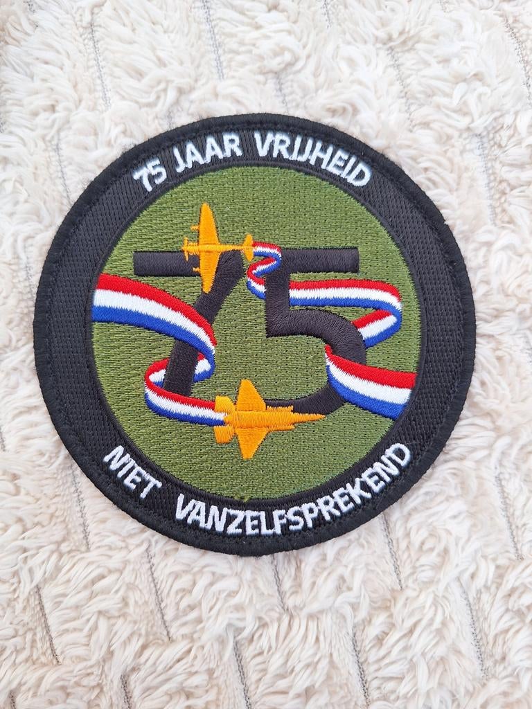 Klu embleem 75 jaar vrijheid, Ophalen of Verzenden, Luchtmacht, Nederland, Embleem of Badge