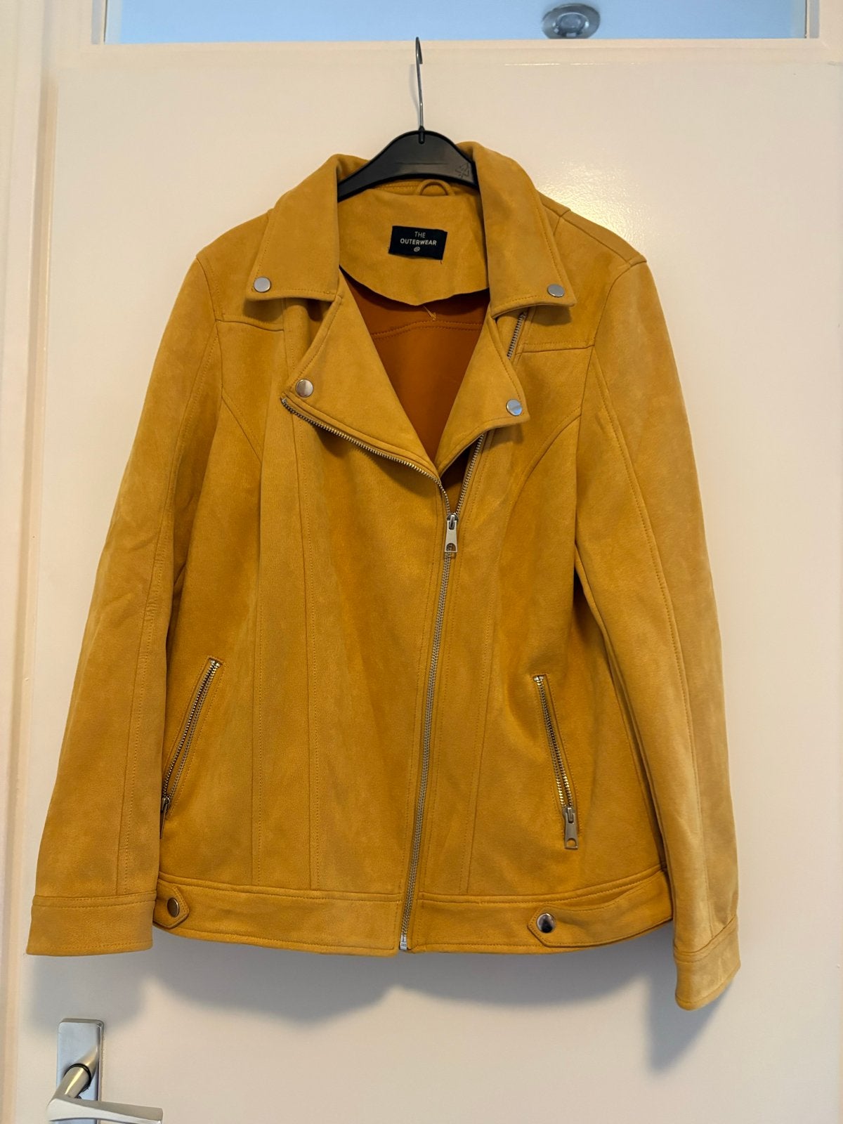 Geel suède-look bikerjack van The Outerwear, Ophalen of Verzenden, Gedragen, Maat 42/44 (L), Geel