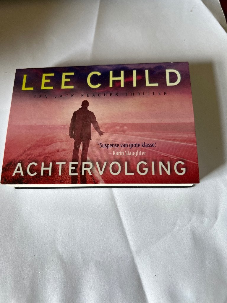 Lee Child – Achtervolging Dwarsligger 423, Ophalen of Verzenden, Zo goed als nieuw, Lee Child, Amerika