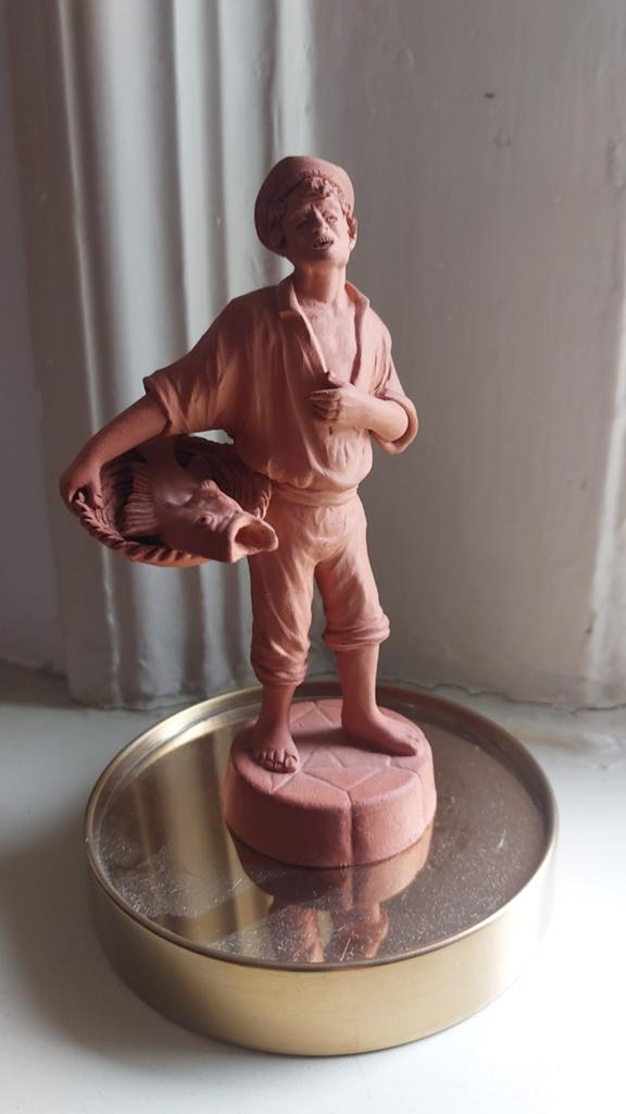 Terracotta beeldje van visser uit Sicilië, Antiek en Kunst, Kunst | Beelden en Houtsnijwerken, Minder dan 20 cm, Ophalen of Verzenden