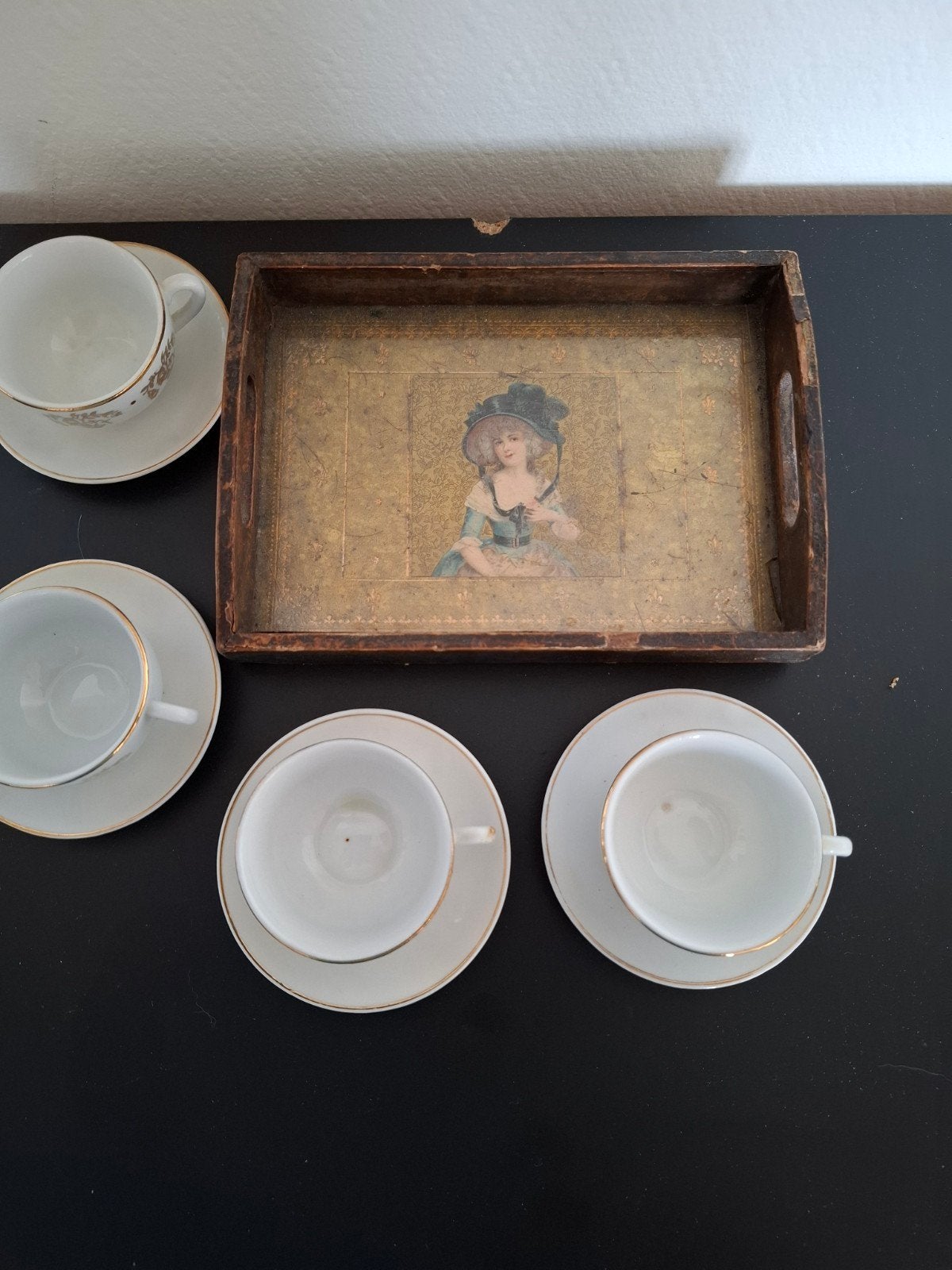 kopjes met schoteltjes en dienblaadje, Ophalen of Verzenden