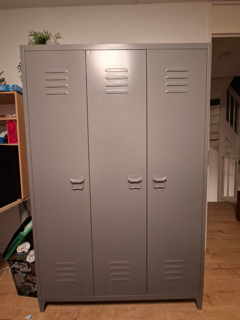 Grijze locker  kledingkast met 3 deuren, Huis en Inrichting, Ophalen of Verzenden, Zo goed als nieuw, Industrieel, Modern