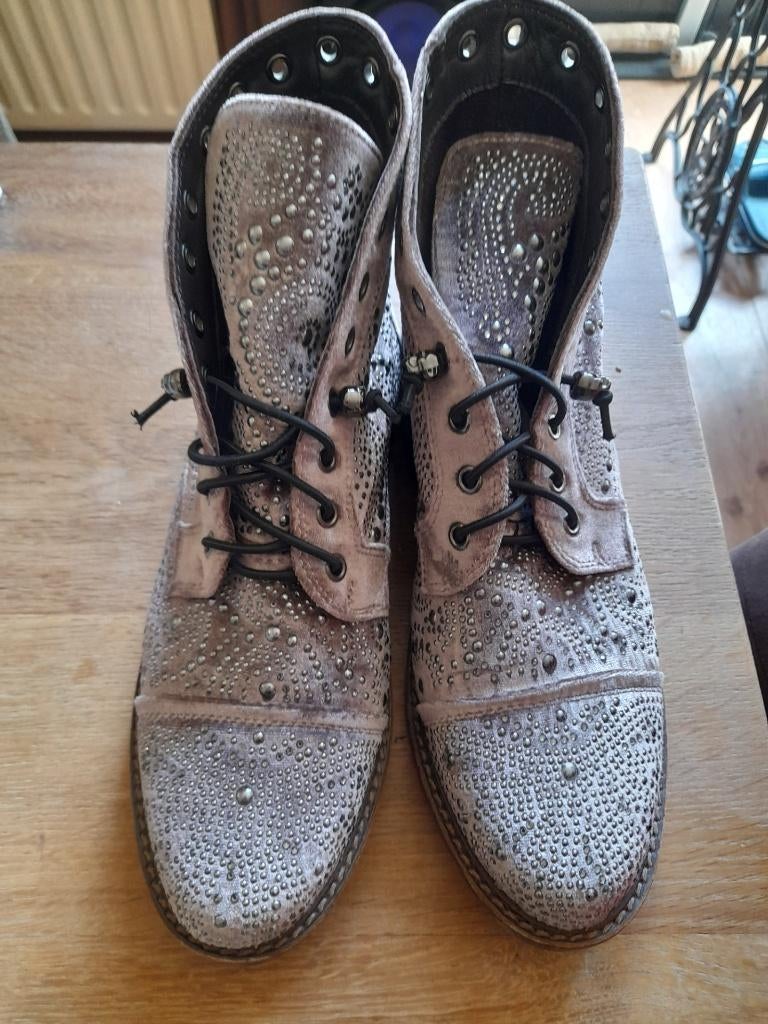 Schoenen mt 41 zilveren versiering, Overige kleuren, Overige typen, Ophalen of Verzenden, Zo goed als nieuw