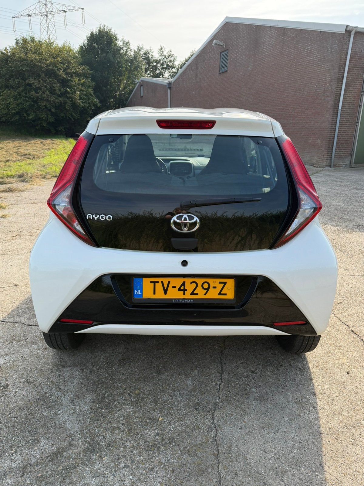 Foto 13 van Toyota Aygo 1.0 Vvt-i X-Play 5D 2018 Wit camera
