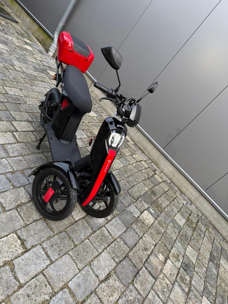 Elektrische Scooter - Doohan D05 - Zwart/Rood, Fietsen en Brommers, Snorfietsen en Snorscooters, Ophalen of Verzenden, Zo goed als nieuw