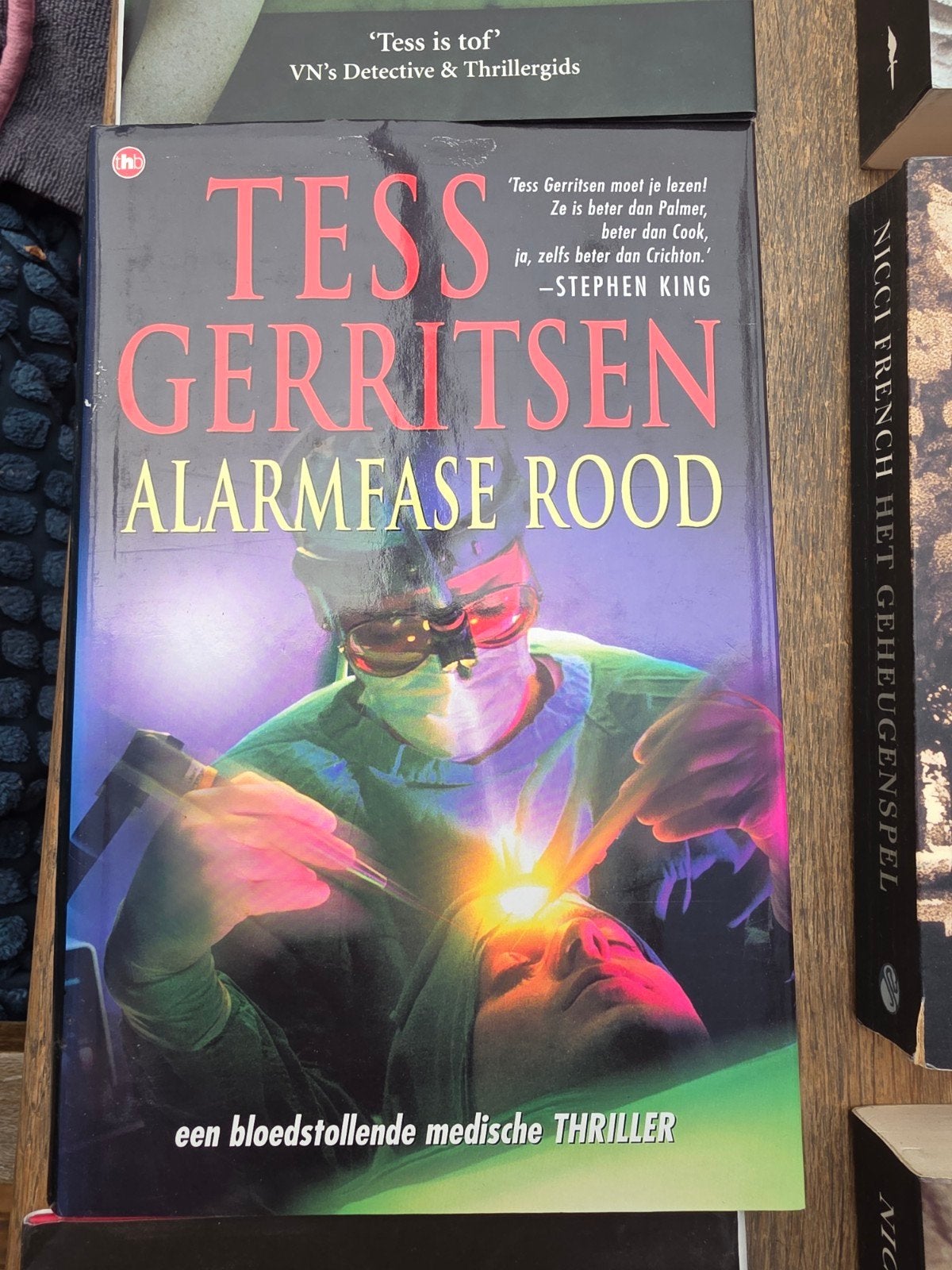 Tess Gerritsen - Alarmfase Rood & Verdwijn (thriller), Boeken, Thrillers, Ophalen of Verzenden, Gelezen, Tess Gerritsen, Nederland