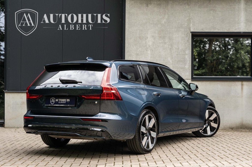Volvo V60 T8 Ultra Dark B&W Pano 360c HUD Massage 19", Auto's, Volvo, Automaat, Gebruikt, Zwart, 4 cilinders