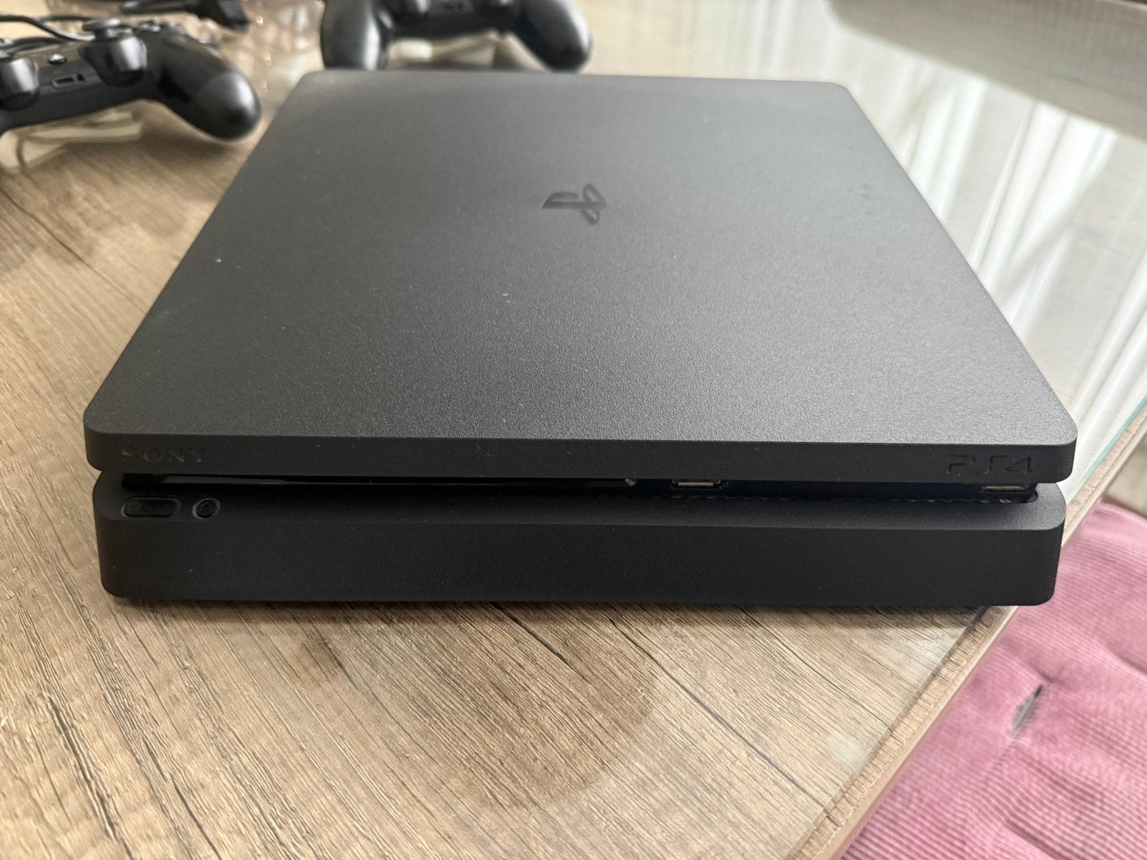 Ps4 1TB met 2 controllers, Ophalen, Zo goed als nieuw, Met 2 controllers
