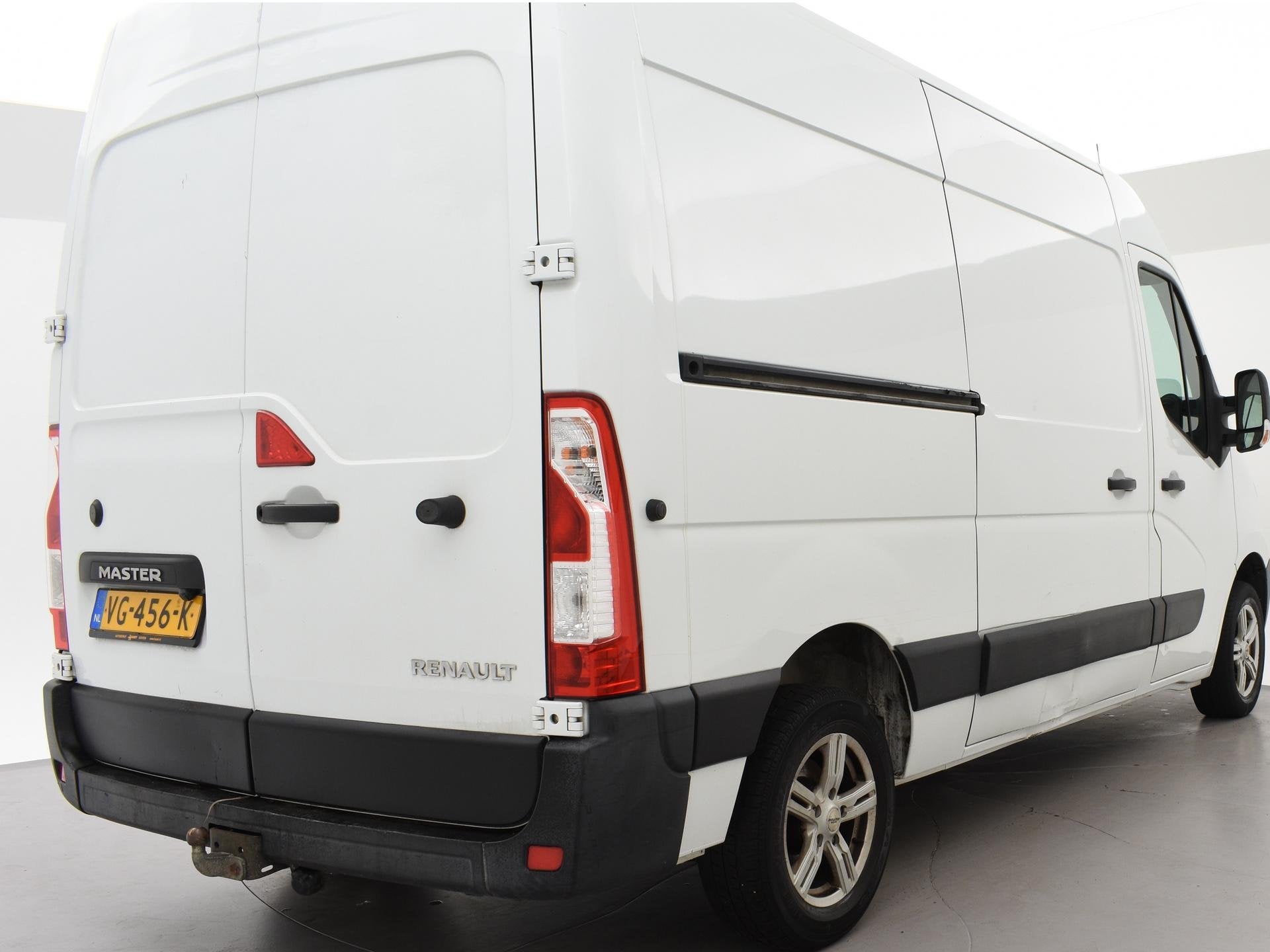 Renault Master T35 2.3 dCi L2H2 125 PK AUT. + TREKHAAK | NAV, Euro 5, Gebruikt, 4 cilinders, Elektrische ramen