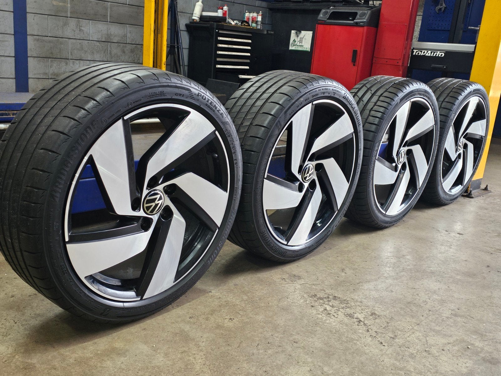 225/40/18 Golf 8 GTI velgen 18 inch met banden zo goed als n, Ophalen, 18 inch, Gebruikt, Band(en)