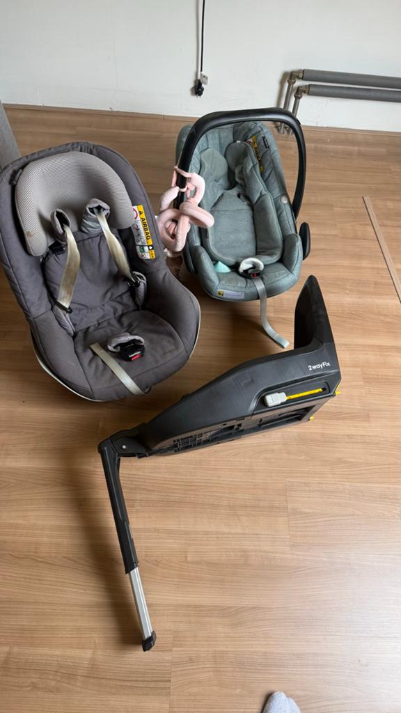 Maxi-Cosi 2wayFix Isofix base met 2 autostoeltjes, Kinderen en Baby's, Autostoeltjes, Gebruikt, Isofix, 0 t/m 13 kg, Maxi-Cosi