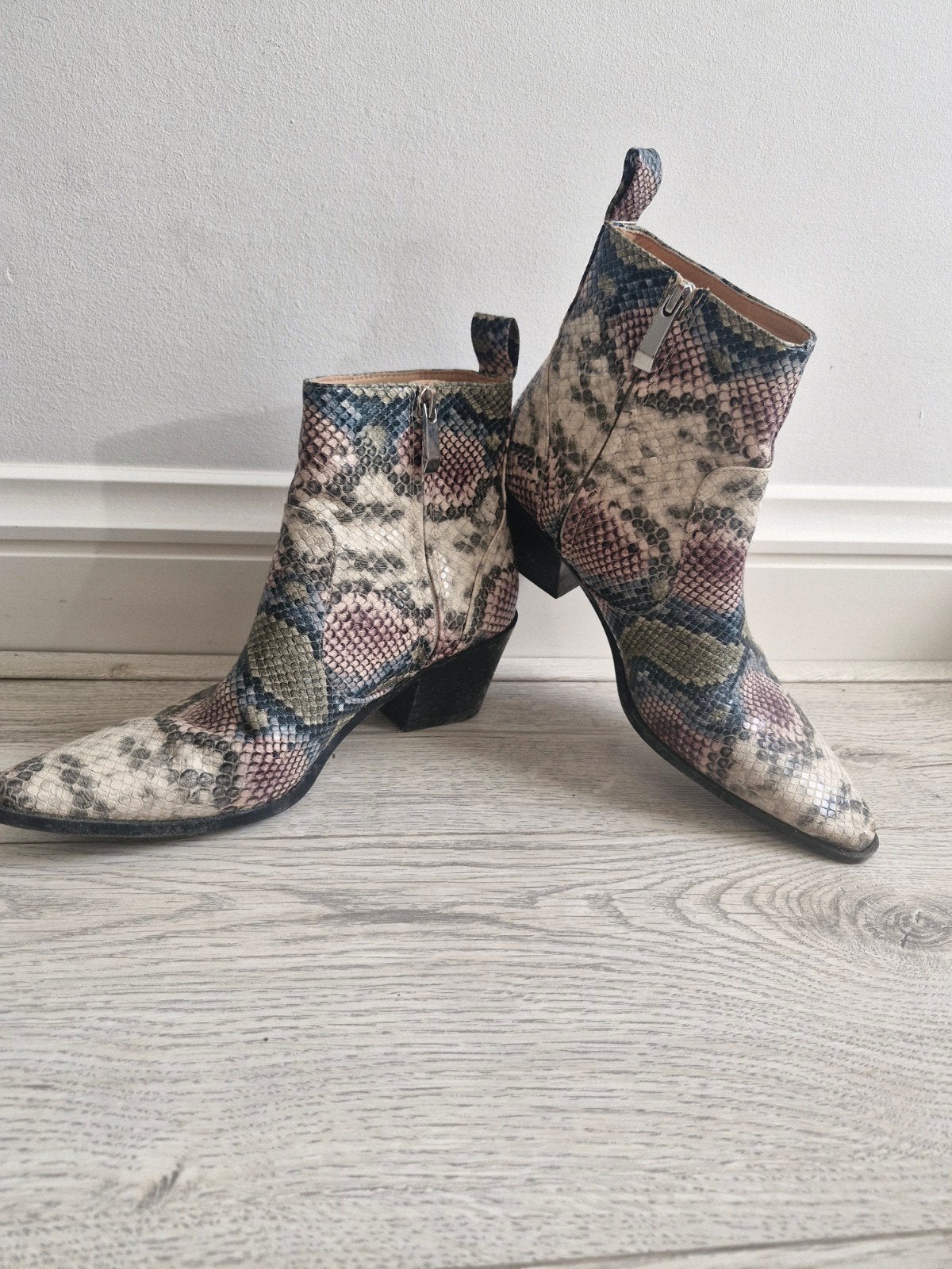 Stijlvolle enkellaarzen met slangenprint Zara mt 39, Overige kleuren, Zara, Lage of Enkellaarzen, Ophalen of Verzenden