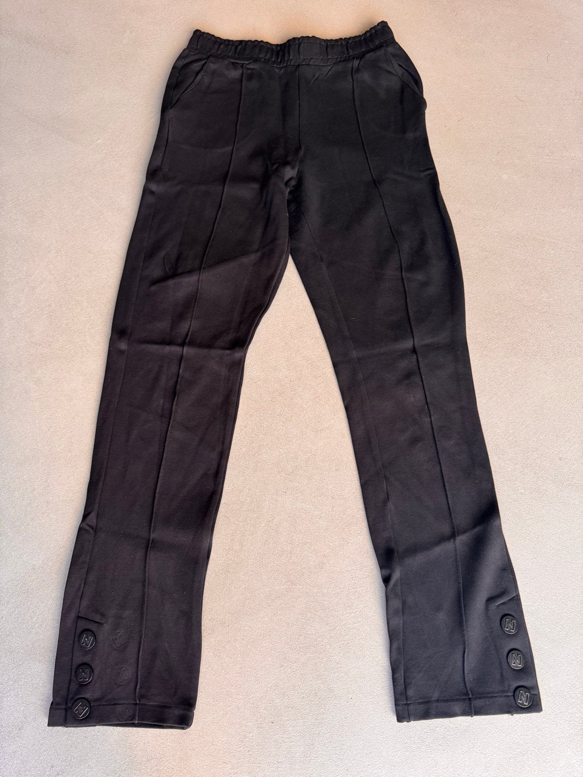 Nikkie dames broek - Nieuw - Maat 34 (XS), Ophalen of Verzenden, Nieuw, Maat 34 (XS) of kleiner, Zwart