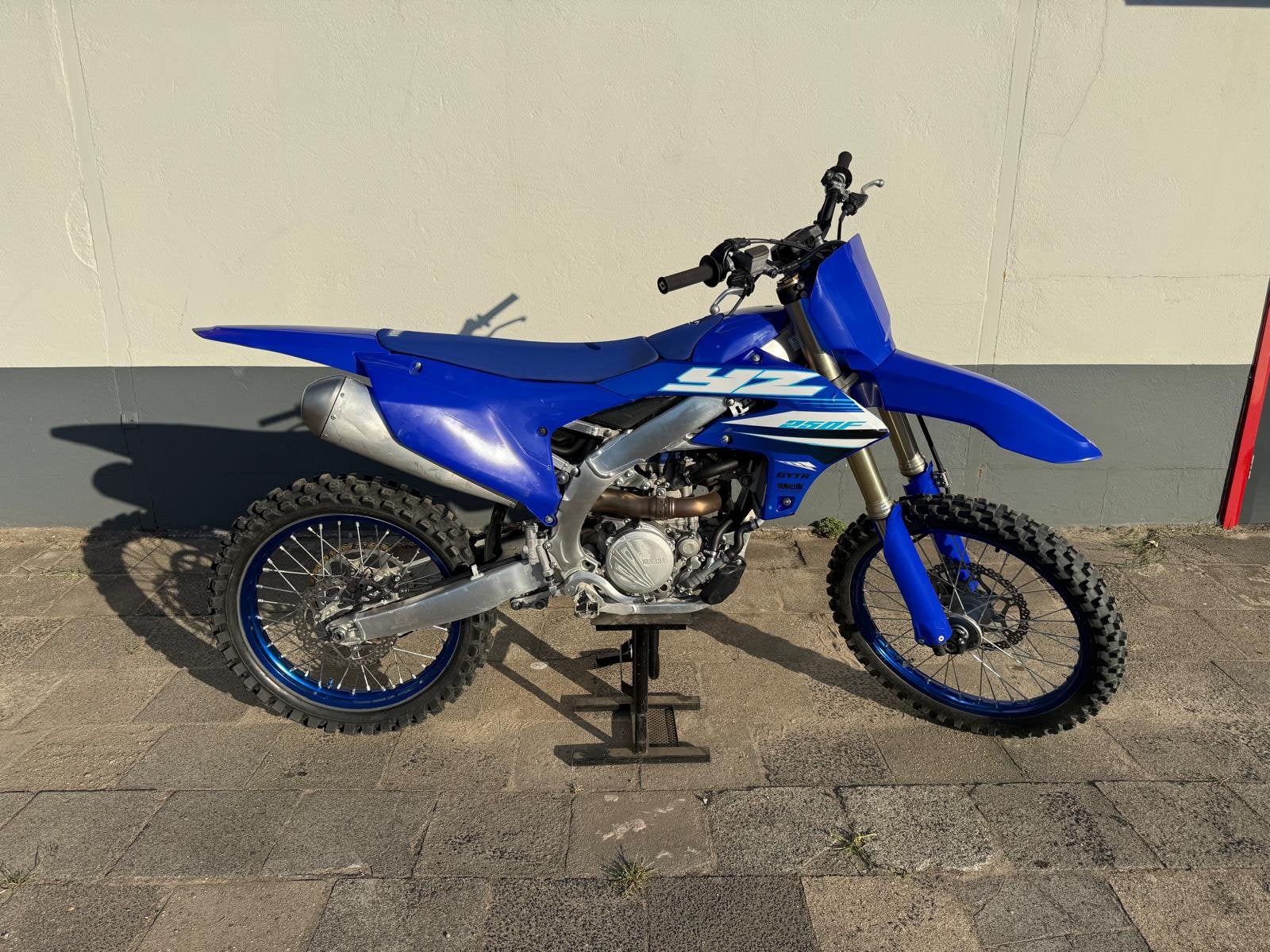Crossmotor Yamaha yzf250 2025 met 26uur., Bedrijf, Crossmotor