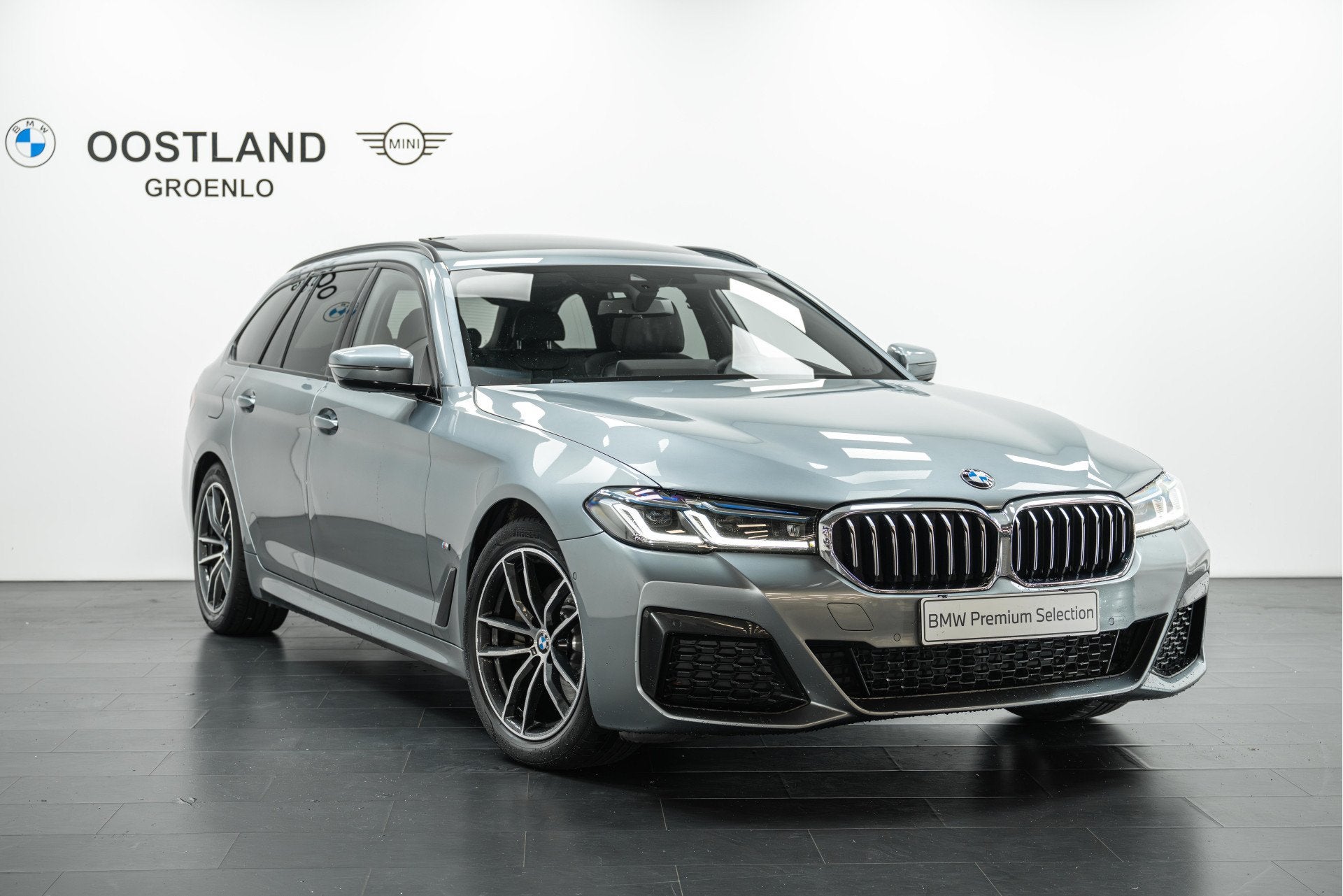 BMW 5 Serie Touring 520i High Executive M Sport Automaat / P, Auto's, Automaat, 1998 cc, Achterwielaandrijving, Gebruikt