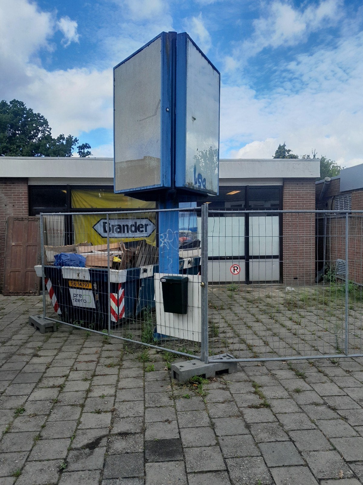 reclamezuil totale hoogte 4.30 lichtbak 2mtr hoog 1.40 breed, Verzamelen, Ophalen of Verzenden, Gebruikt, Lichtbak of (neon) lamp