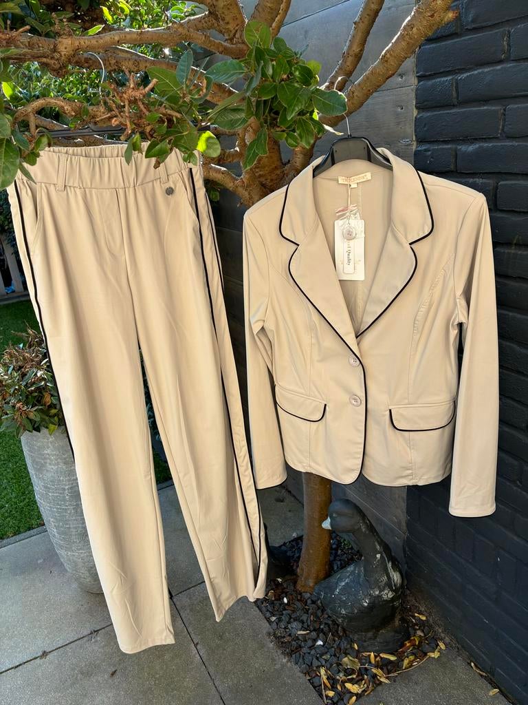 Nieuw Triple Nine jasje en broek, Ophalen of Verzenden, Nieuw, Beige