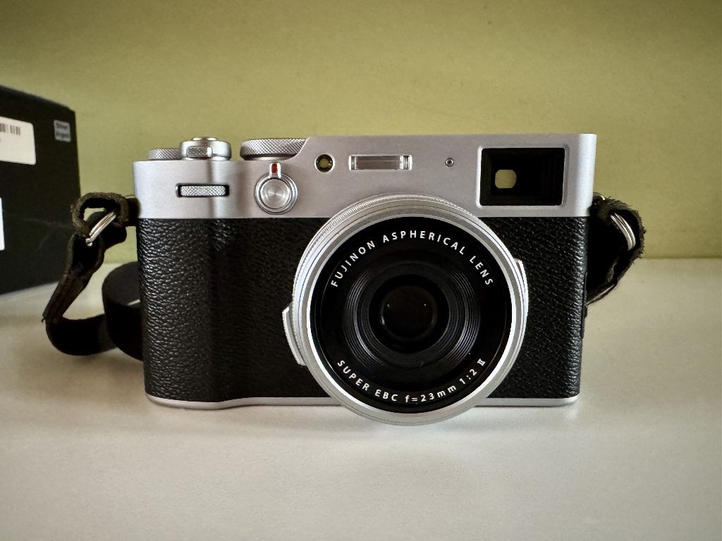 Fujifilm X100V - Zo goed als nieuw - 3.000 clicks, Lensdop, Ophalen of Verzenden, Zo goed als nieuw, Fujifilm