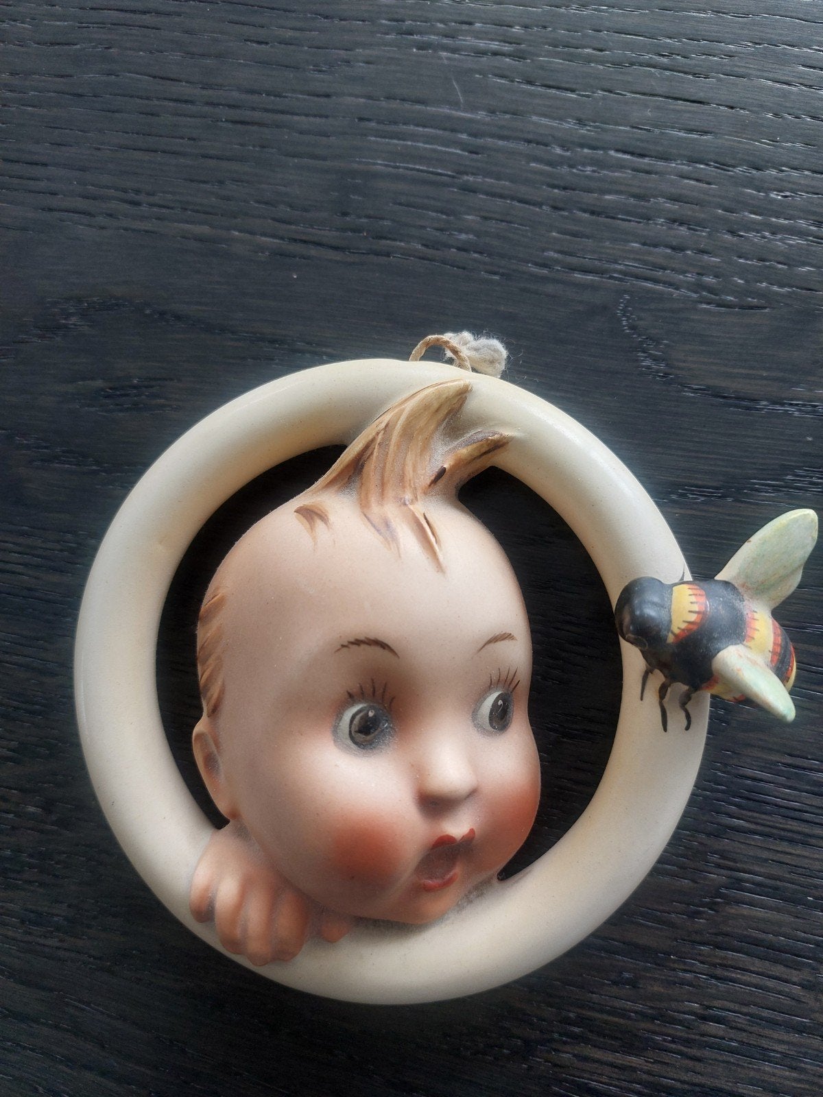 Vintage Hummel Wanddecoratie Baby met Bijtje, Ophalen of Verzenden
