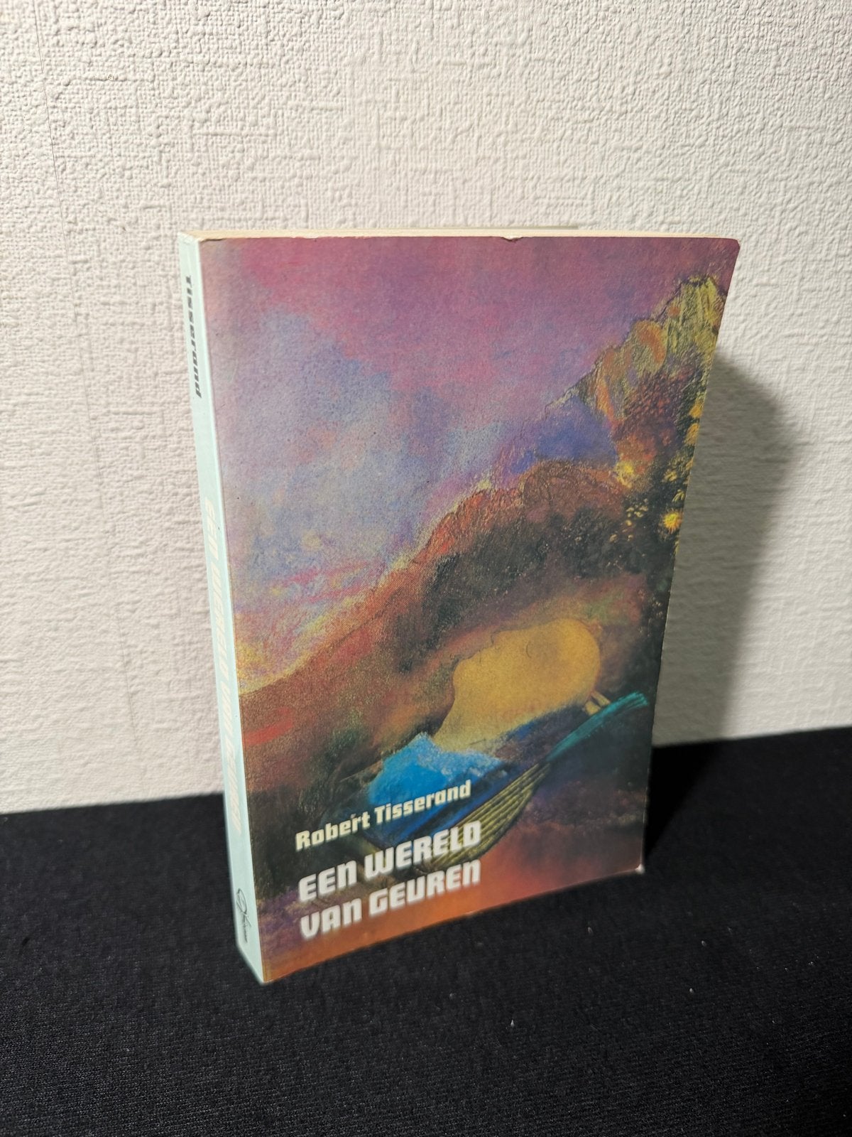 Een Wereld van Geuren - Robert Tisserand (Aromatherapie), Boeken, Ophalen of Verzenden, Gelezen
