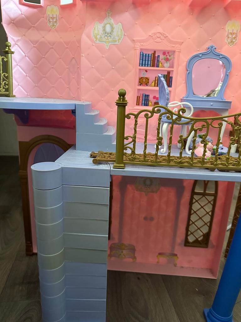 Groot Roze Poppenhuis met Torentjes en Balkon, Ophalen of Verzenden, Gebruikt, Poppenhuis