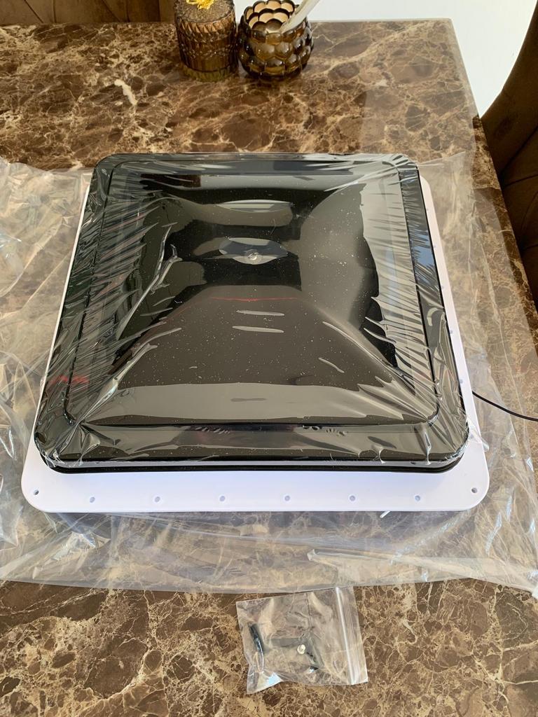 Nieuwe Dakventilator voor Camper/Caravan met Ventilator, Caravans en Kamperen, Camper-accessoires, Ophalen of Verzenden, Nieuw