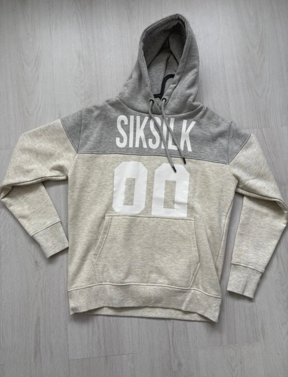 Siksilk hoodie grijs/wit, Verzenden, Zo goed als nieuw, Maat 48/50 (M), Wit