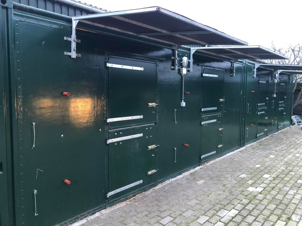 Containerstallen huren 35 euro !!, Stalling, 2 of 3 paarden of pony's