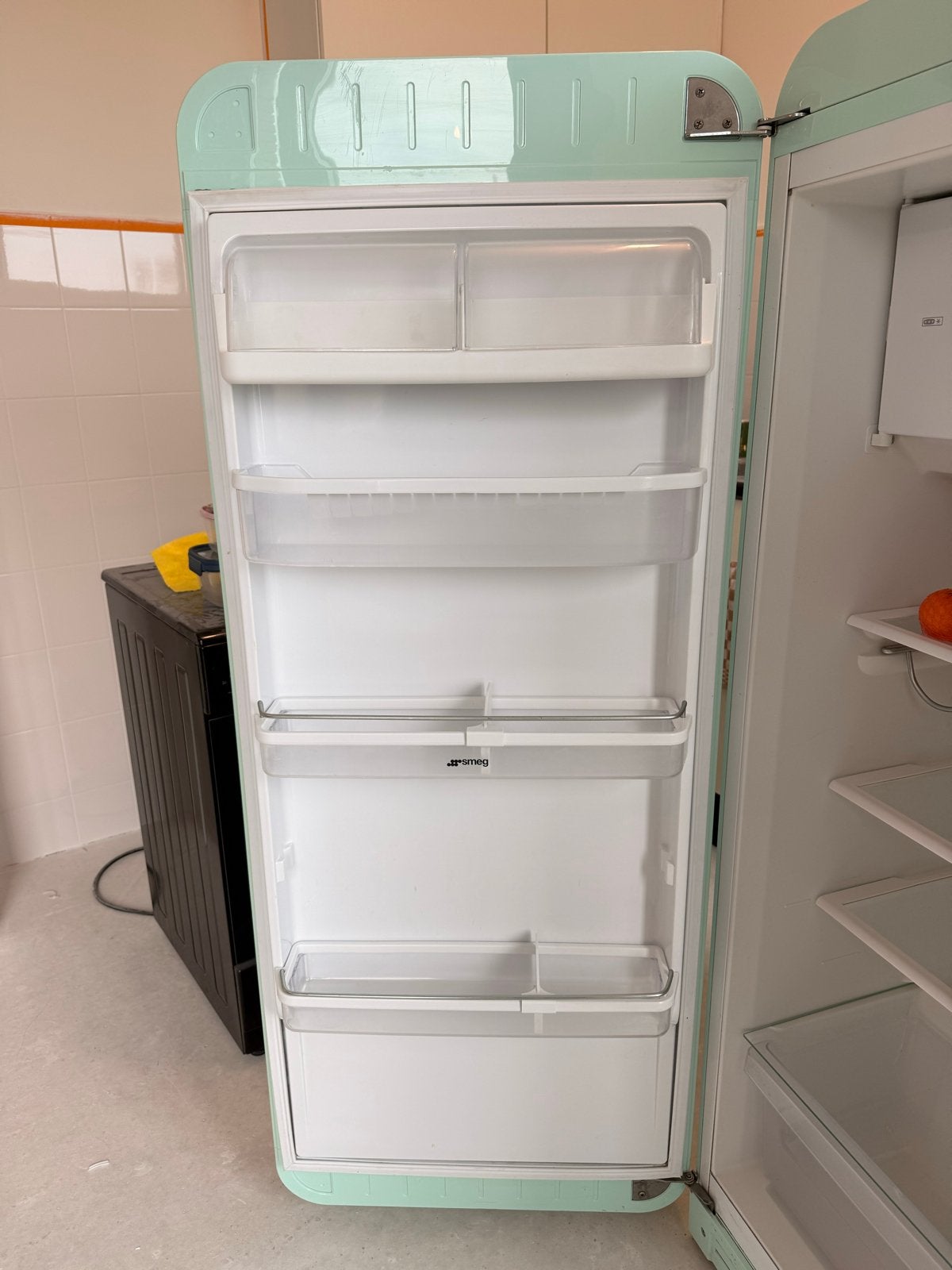 Foto 6 van Smeg koelkast met vriesvak - Retro mintgroen
