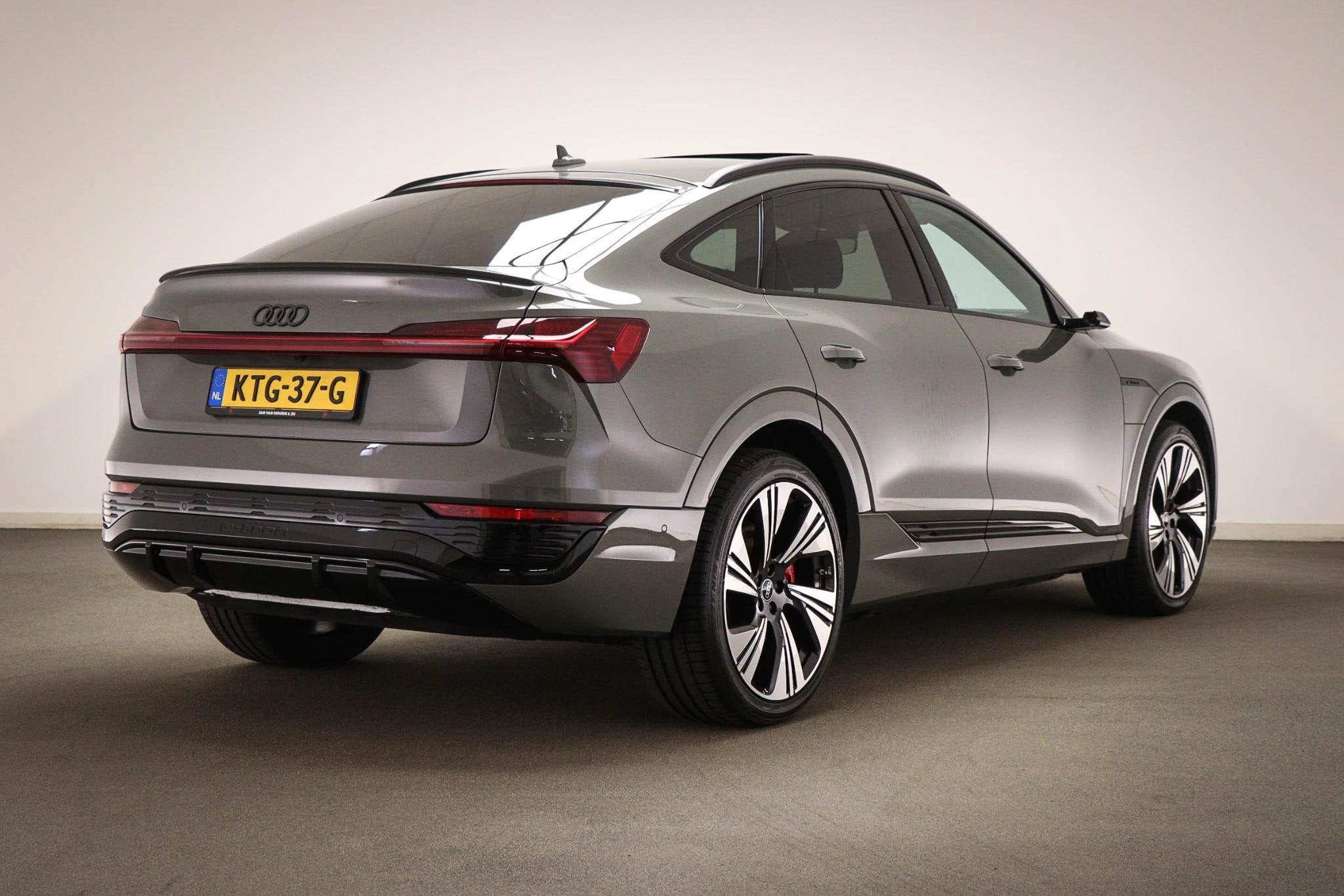 Audi Q8 Sportback e-tron 55 quattro Edition 115 kWh | PANORA, Auto's, Automaat, Stof, Huisgarantie, Met garantie (alle)