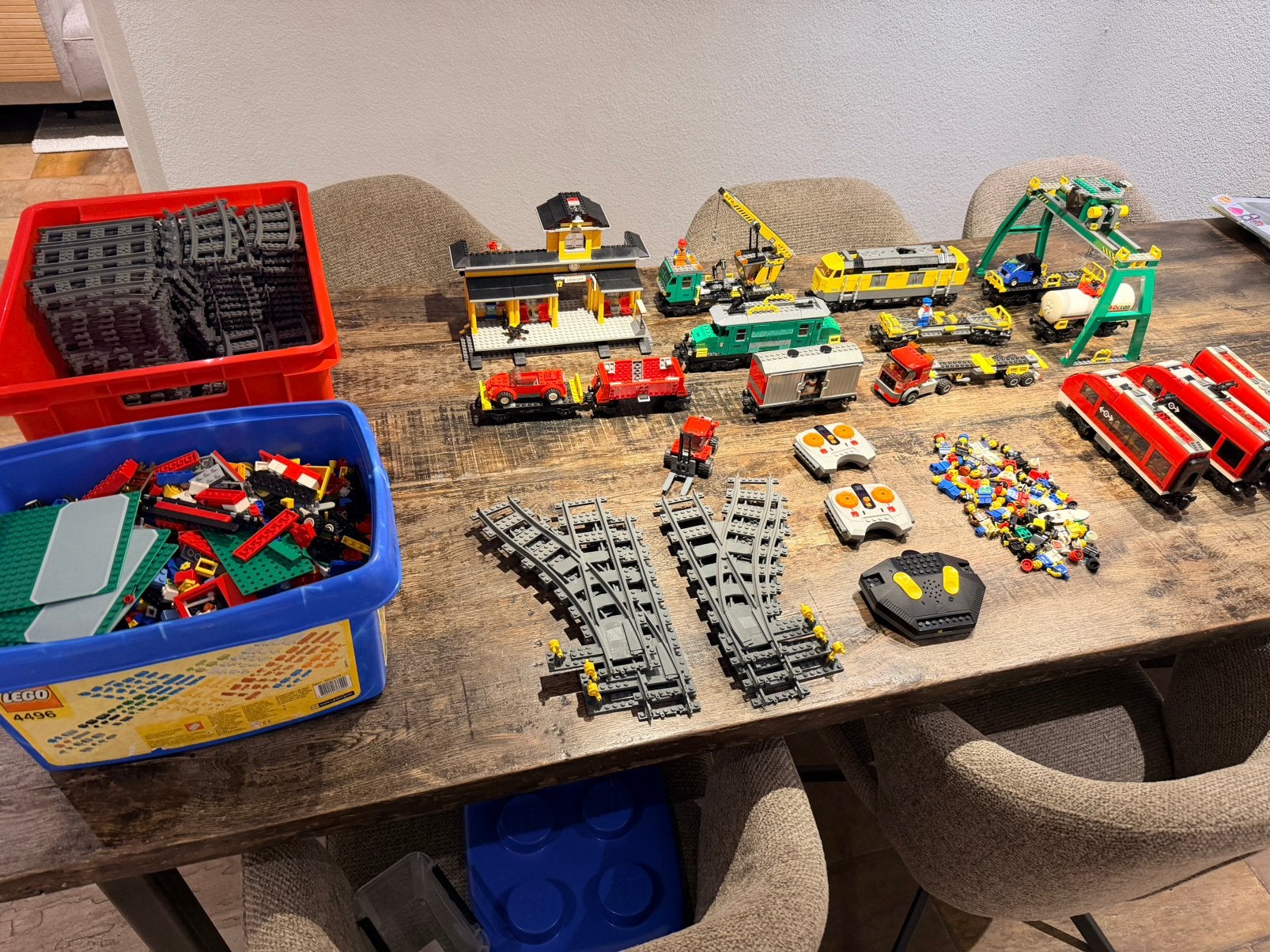 Partij Lego met 3 treinen, station en heel veel rails!, Lego, Ophalen of Verzenden, City, Gebruikt