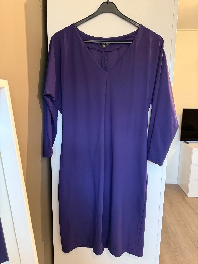 Jurk paars met strikceintuur maat XS (=S) van LaDress, Kleding | Dames, Paars, Ophalen of Verzenden, Zo goed als nieuw, Knielengte