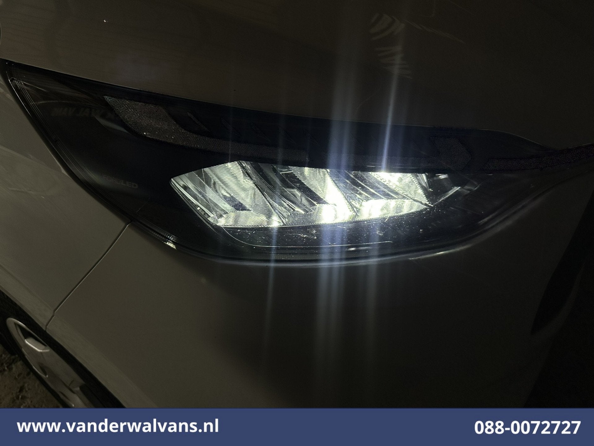 Ford Transit Custom 2.0 TDCI 136pk L2H1 Euro6 Airco | Camera, Auto's, Voorwielaandrijving, 4 cilinders, Wit, Bedrijf