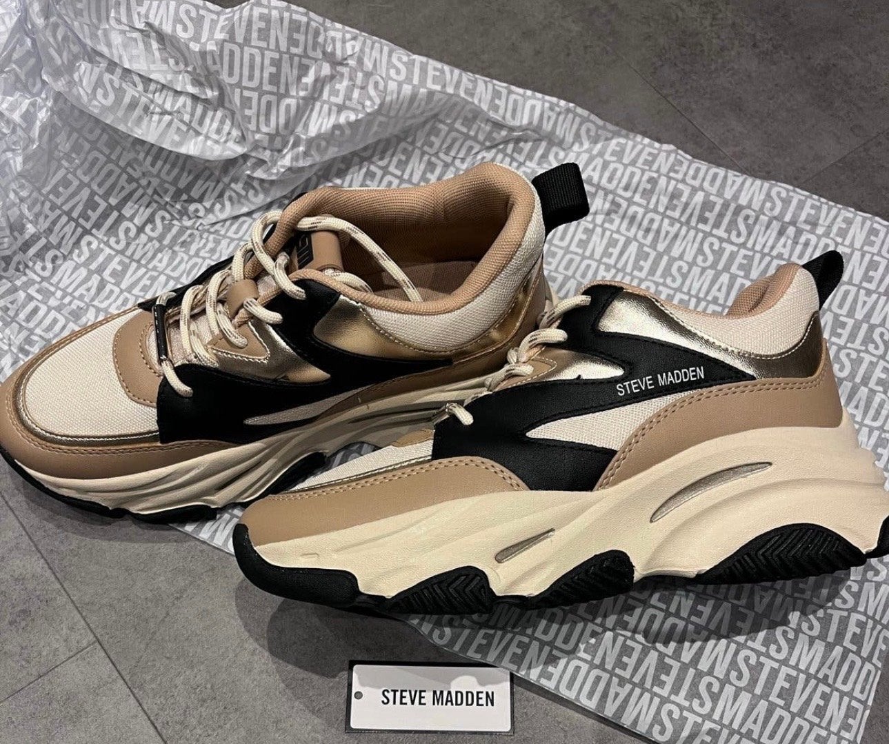 Steve Madden Sneakers - Zo goed als nieuw, Kleding | Dames, Ophalen of Verzenden, Zo goed als nieuw, Beige, Sneakers of Gympen