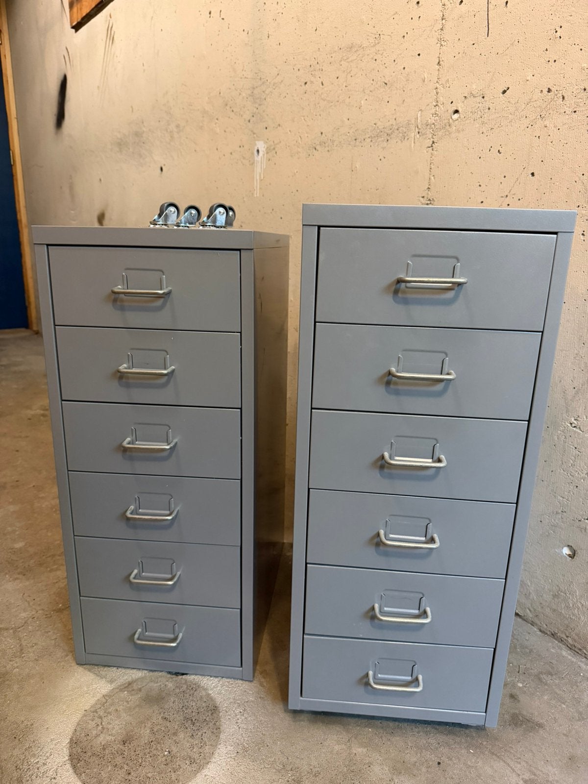 2x IKEA HELMER Ladeblok op wielen, Metaal, Grijs, Huis en Inrichting, Kasten | Ladekasten, Ophalen, Minder dan 50 cm, 5 laden of meer