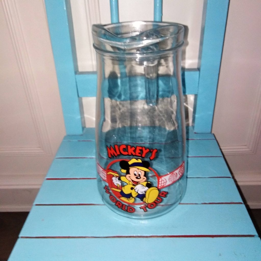 Mickey Mouse Mickey's World tour glazen schenk kan, Ophalen, Mickey Mouse, Gebruikt, Servies