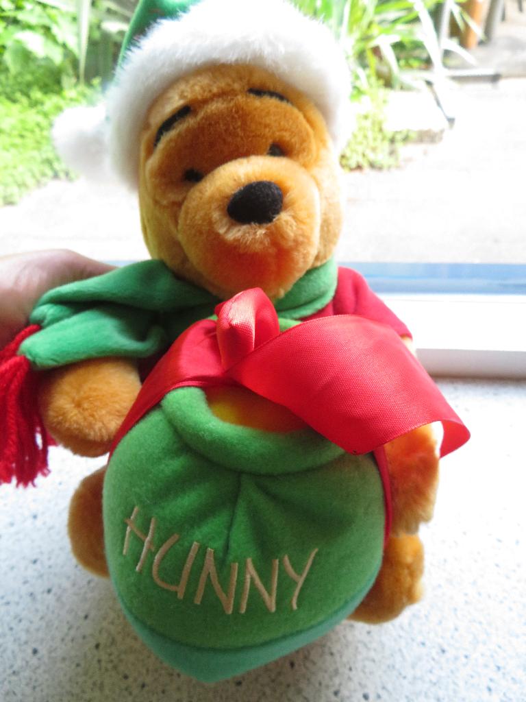 Beer Winnie de Pooh Poeh met Kerst outfit honingpot hunny, Disney, Beer, Ophalen of Verzenden, Middelgroot (20 tot 80 cm)