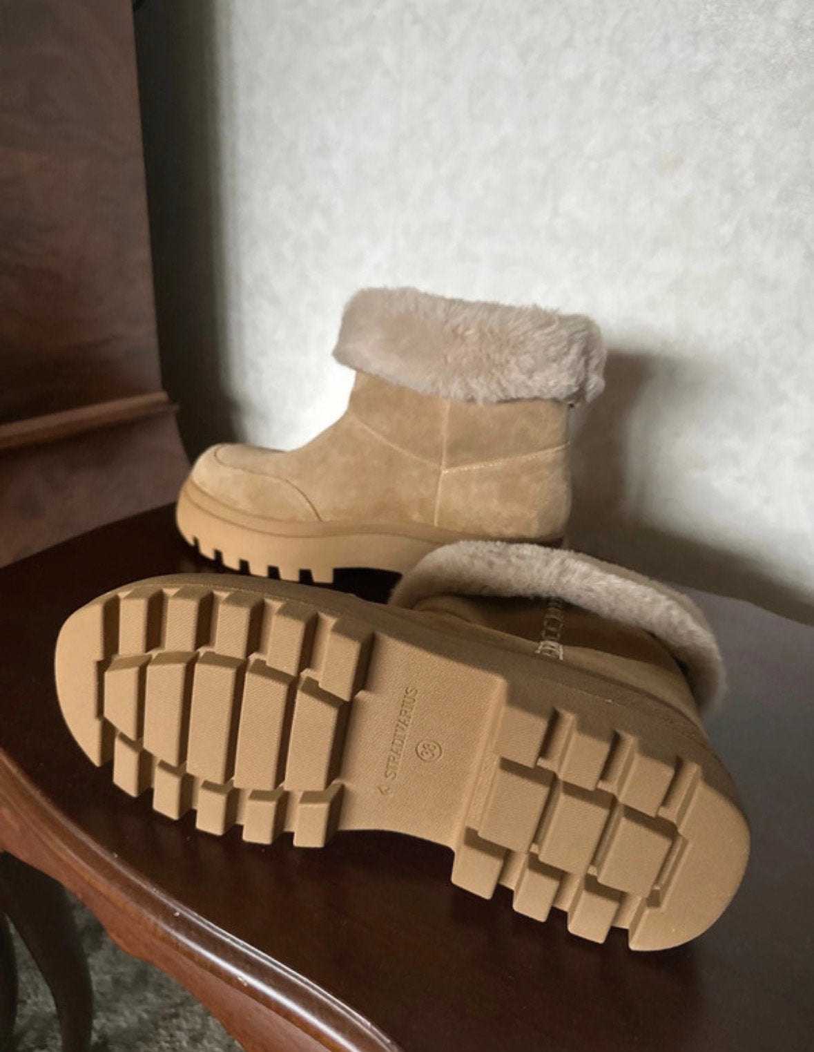 Stradivarius winterlaarzen met bont - Maat 38, Verzenden, Nieuw, Beige, Lage of Enkellaarzen